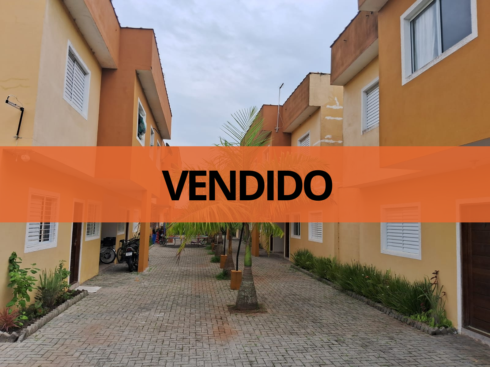 CASA EM CONDOMÍNIO NO JARDIM DAS PALMEIRAS - ITANHAÉM / SÃO PAULO - LADO PRAIA À 1.000 METROS DO MAR 