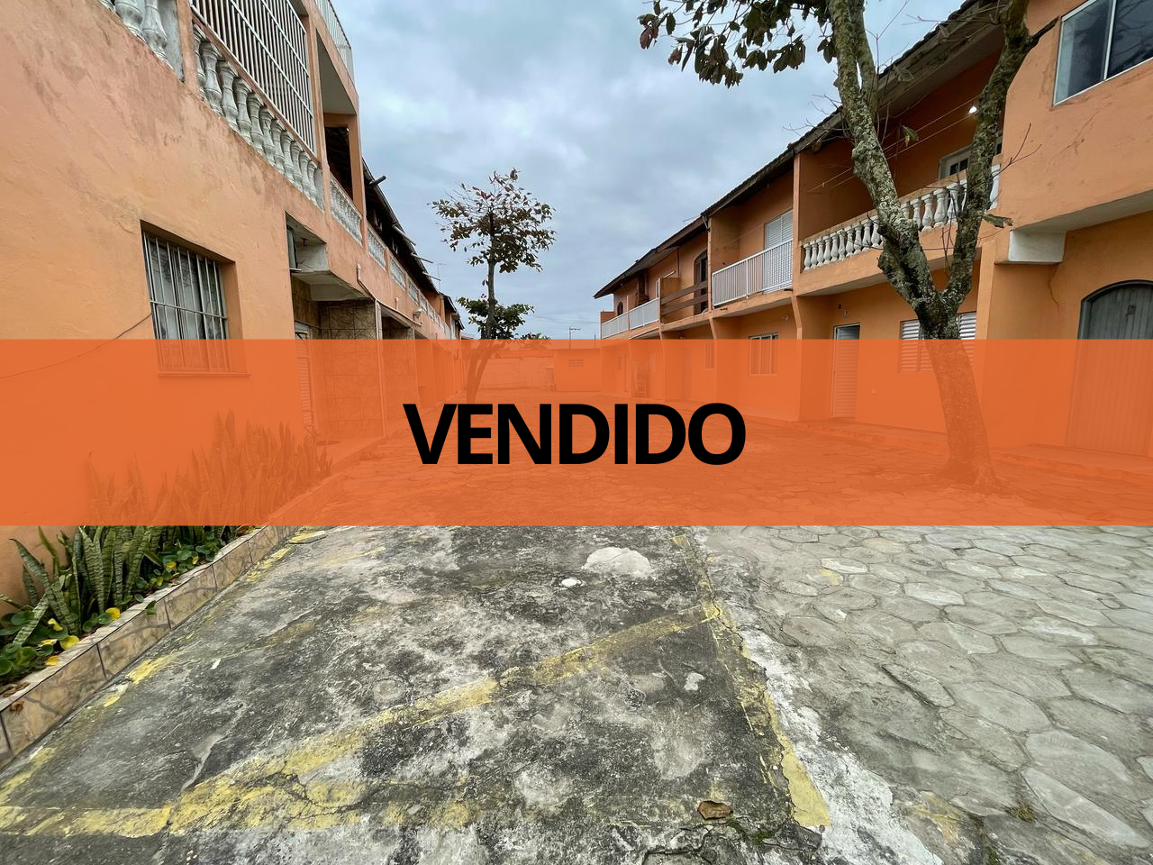 KITNET EM CONDOMÍNIO NO BAIRRO SATÉLITE - ITANHAÉM / SÃO PAULO - LADO PRAIA (FRENTE MAR)