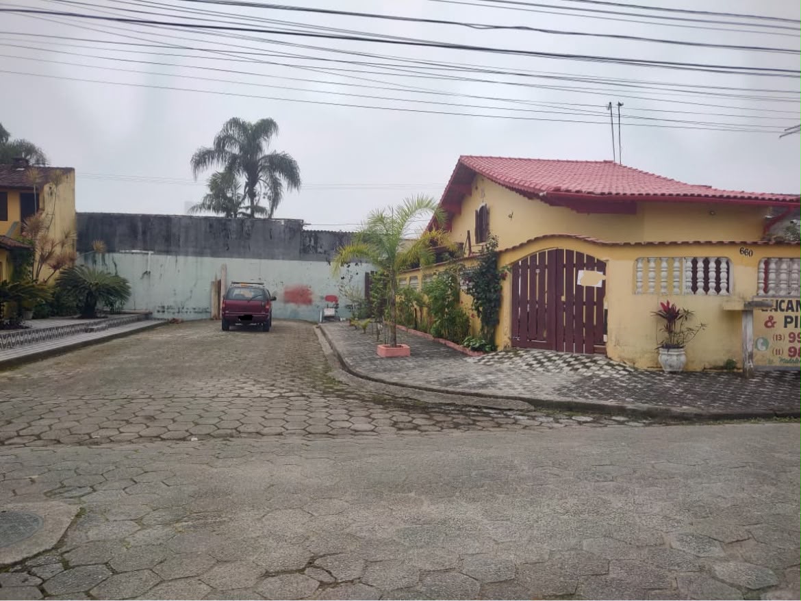CASA NO JD. PRAIA GRANDE / MONGAGUÁ - LADO MORRO 150 METROS DA RODOVIA -1 KM DA PRAIA