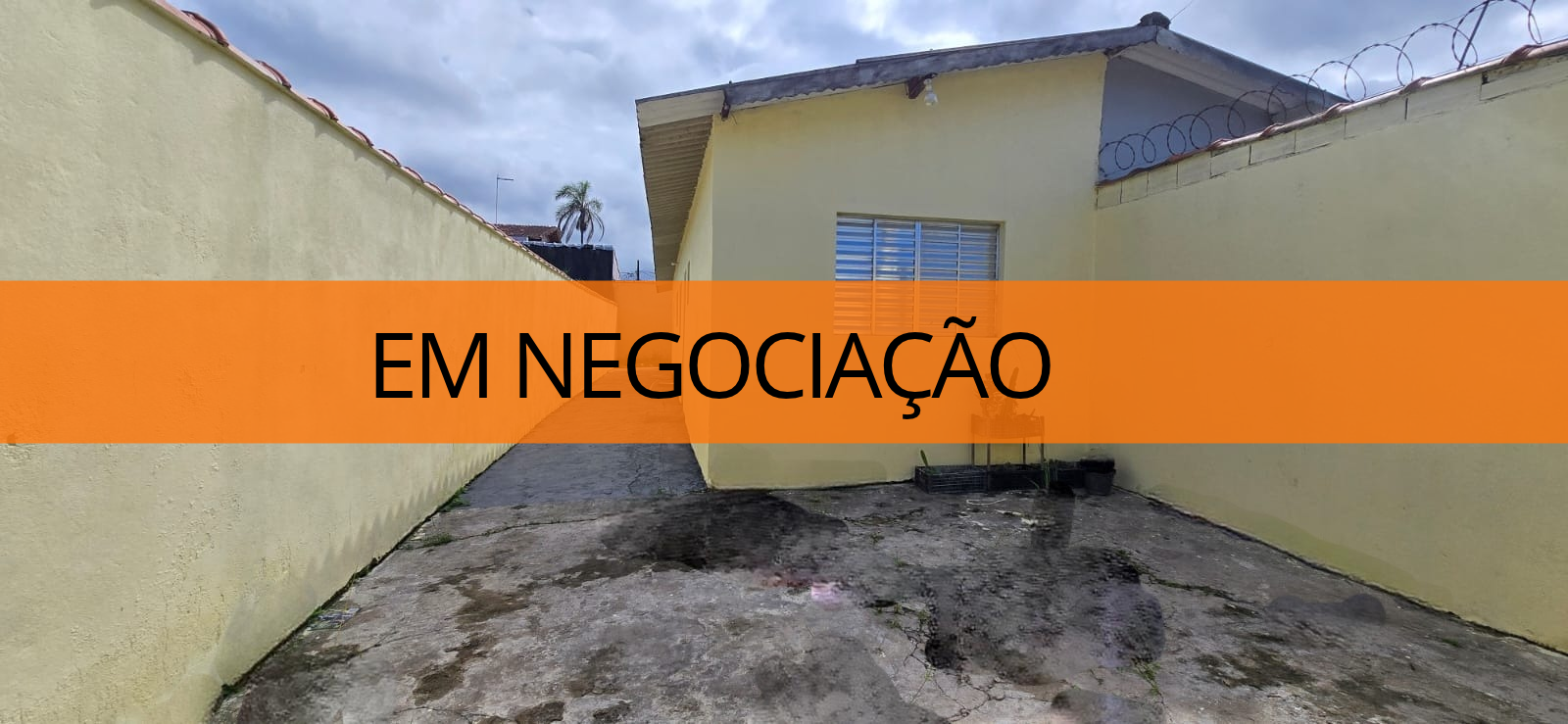 CASA NA ESTÂNCIA SÃO PEDRO - ITANHAÉM - LADO MORRO - 100 METROS DA RODOVIA