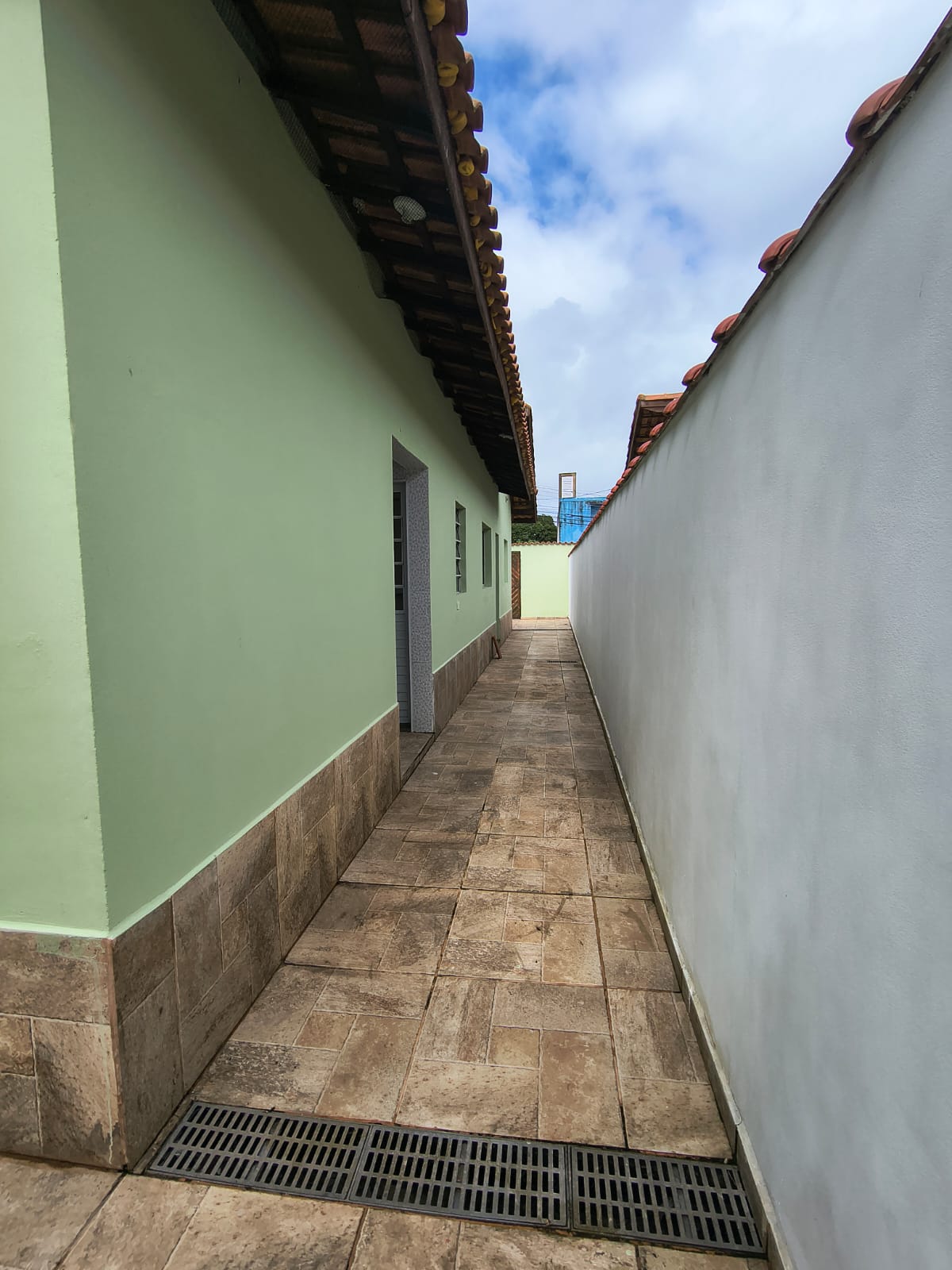 CASA INDIVIDUAL NOVA LUIZAMAR - ITANHAÉM/SP - LADO MORRO - 400 METROS DA RODOVIA - foto 3