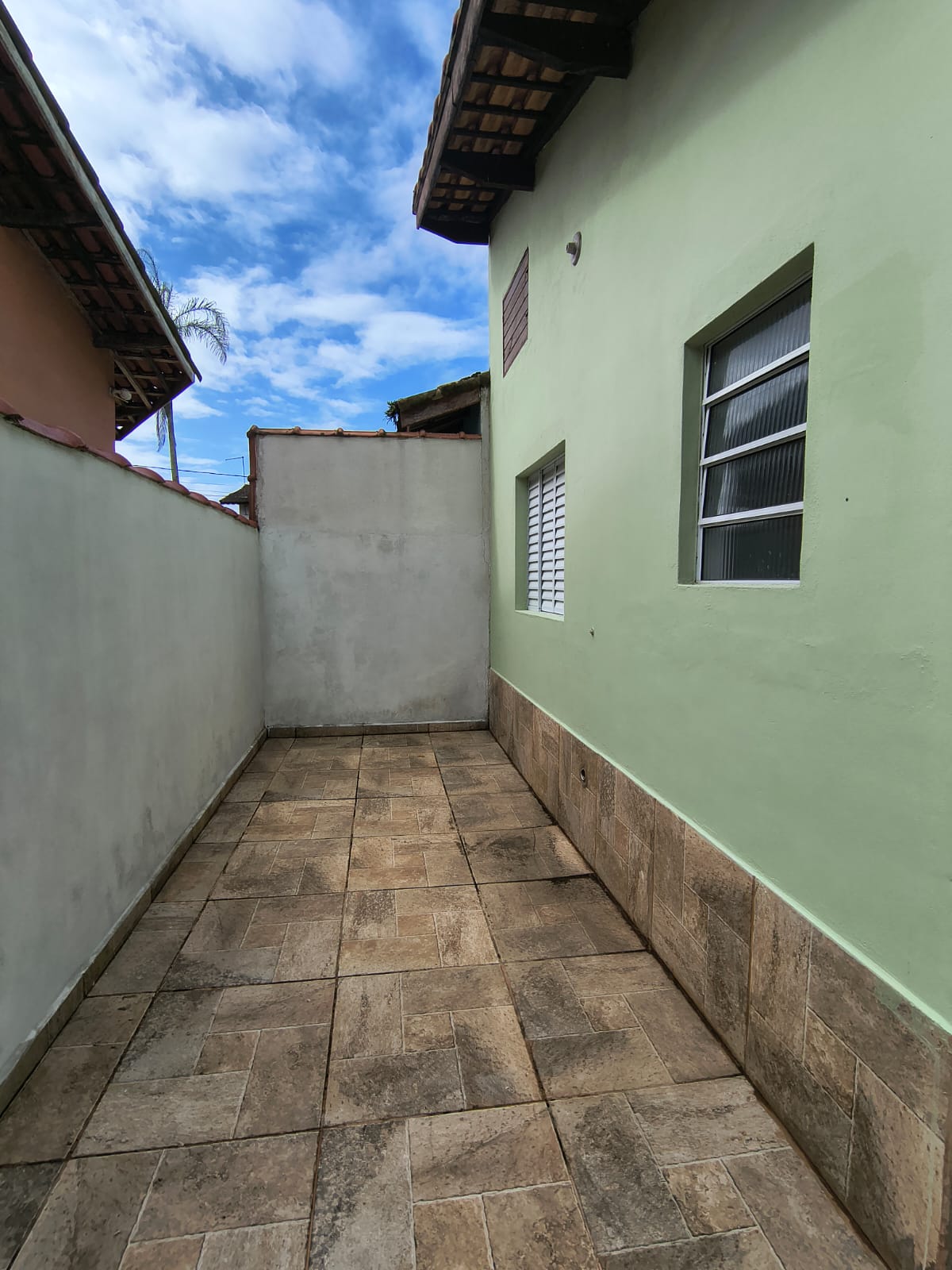 CASA INDIVIDUAL NOVA LUIZAMAR - ITANHAÉM/SP - LADO MORRO - 400 METROS DA RODOVIA - foto 6