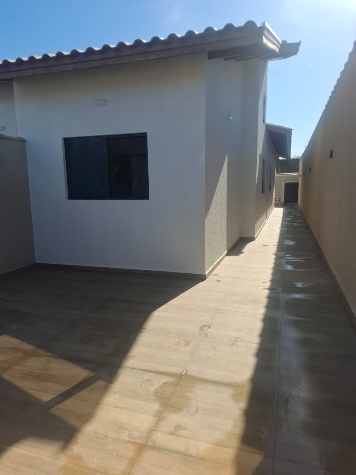 CASA GEMINADA NO JD. BOPIRANGA - LADO PRAIA - 700 METROS DO MAR