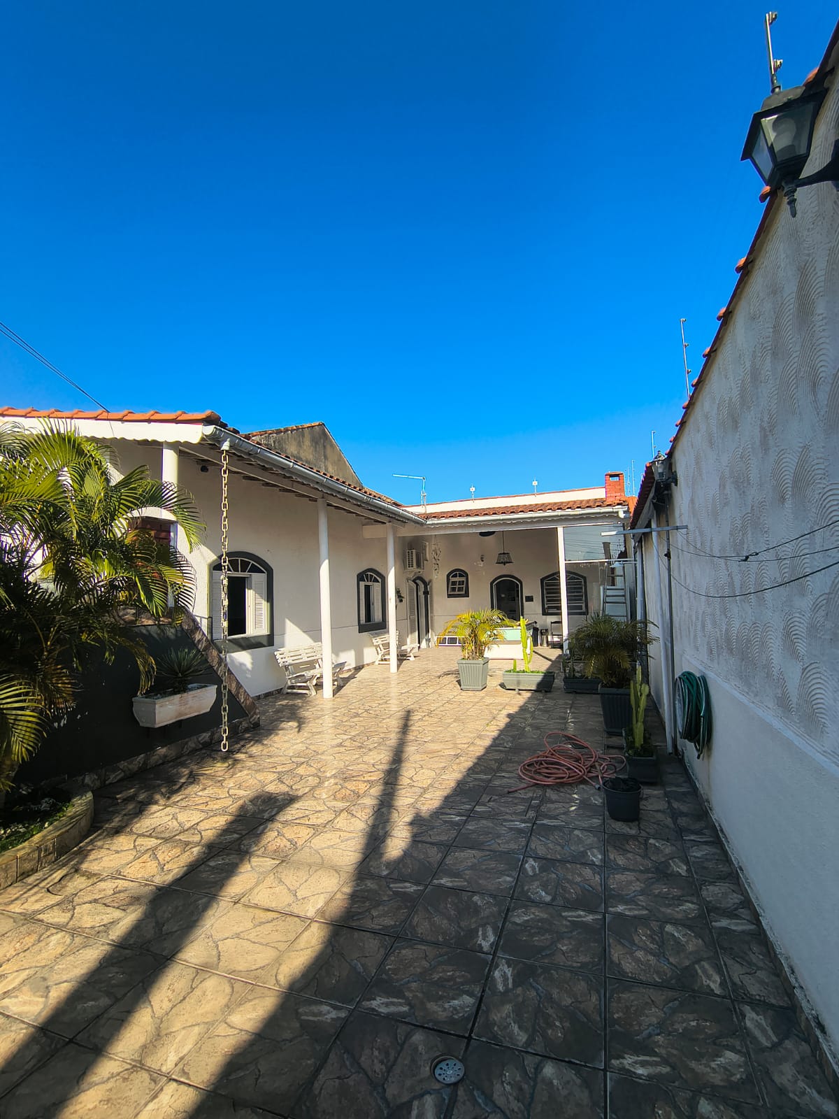 CASA NO BALNEÁRIO GAIVOTA - ITANHAÉM - LADO PRAIA - 200 METROS DO MAR