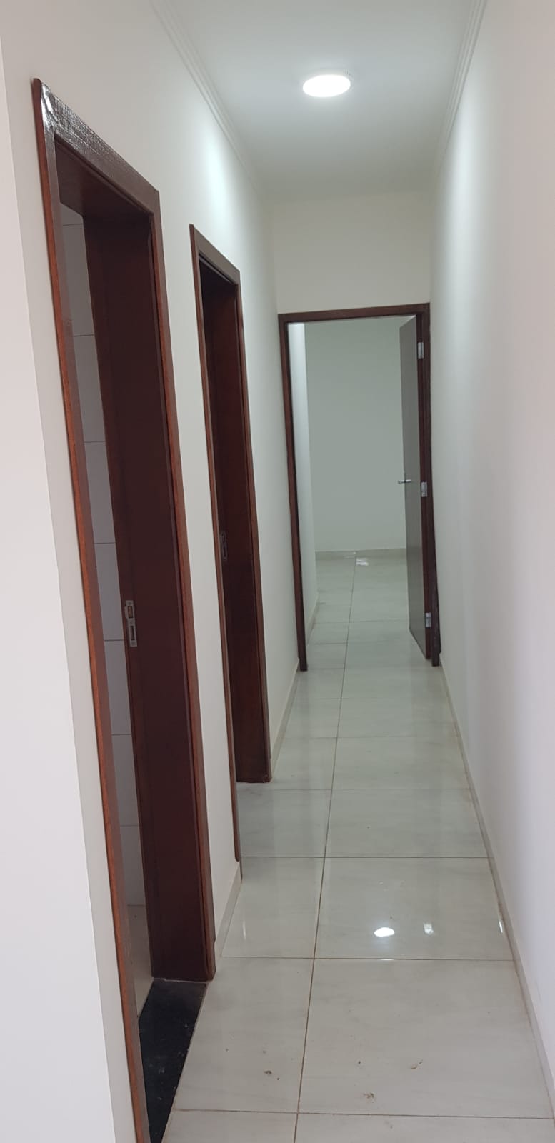 CASA NO JD. JAMAICA - ITANHAÉM - LADO MORRO - 800 METROS DA RODOVIA - foto 3