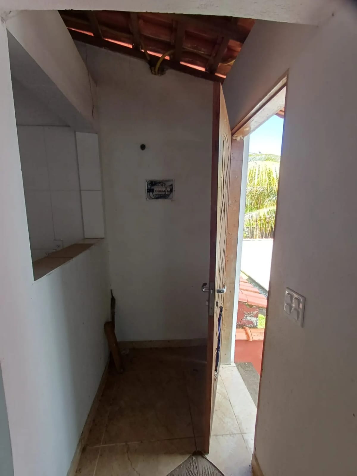 CASA NO JD. GUACYRA - ITANHAÉM - LADO MORRO - 300 METROS DA RODOVIA - foto 2