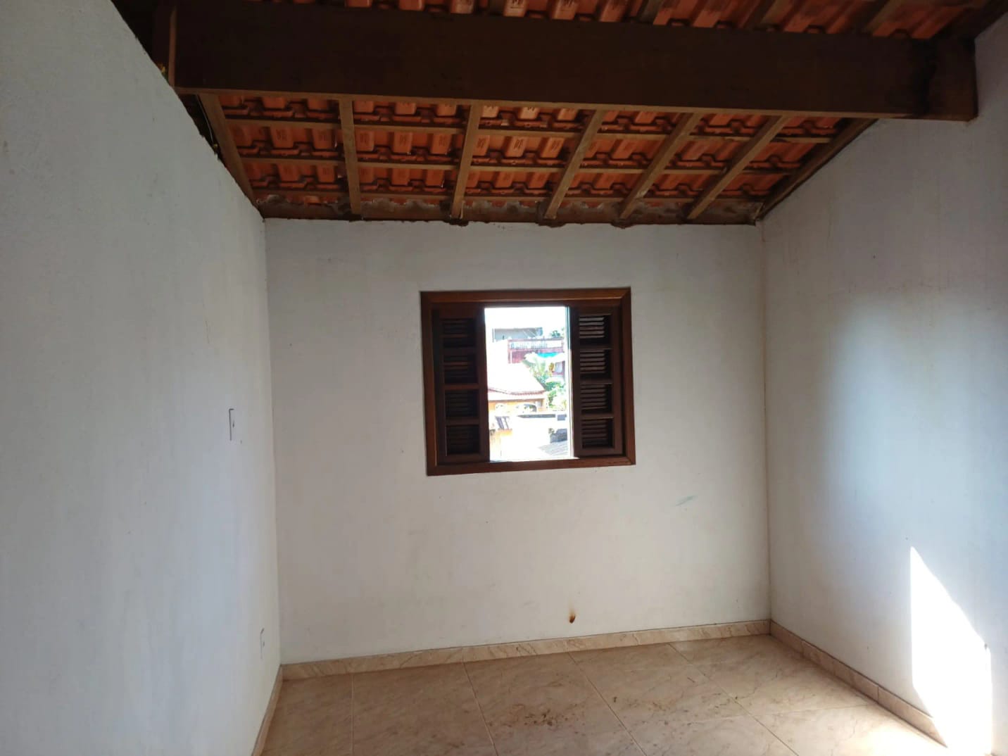 CASA NO JD. GUACYRA - ITANHAÉM - LADO MORRO - 300 METROS DA RODOVIA - foto 8