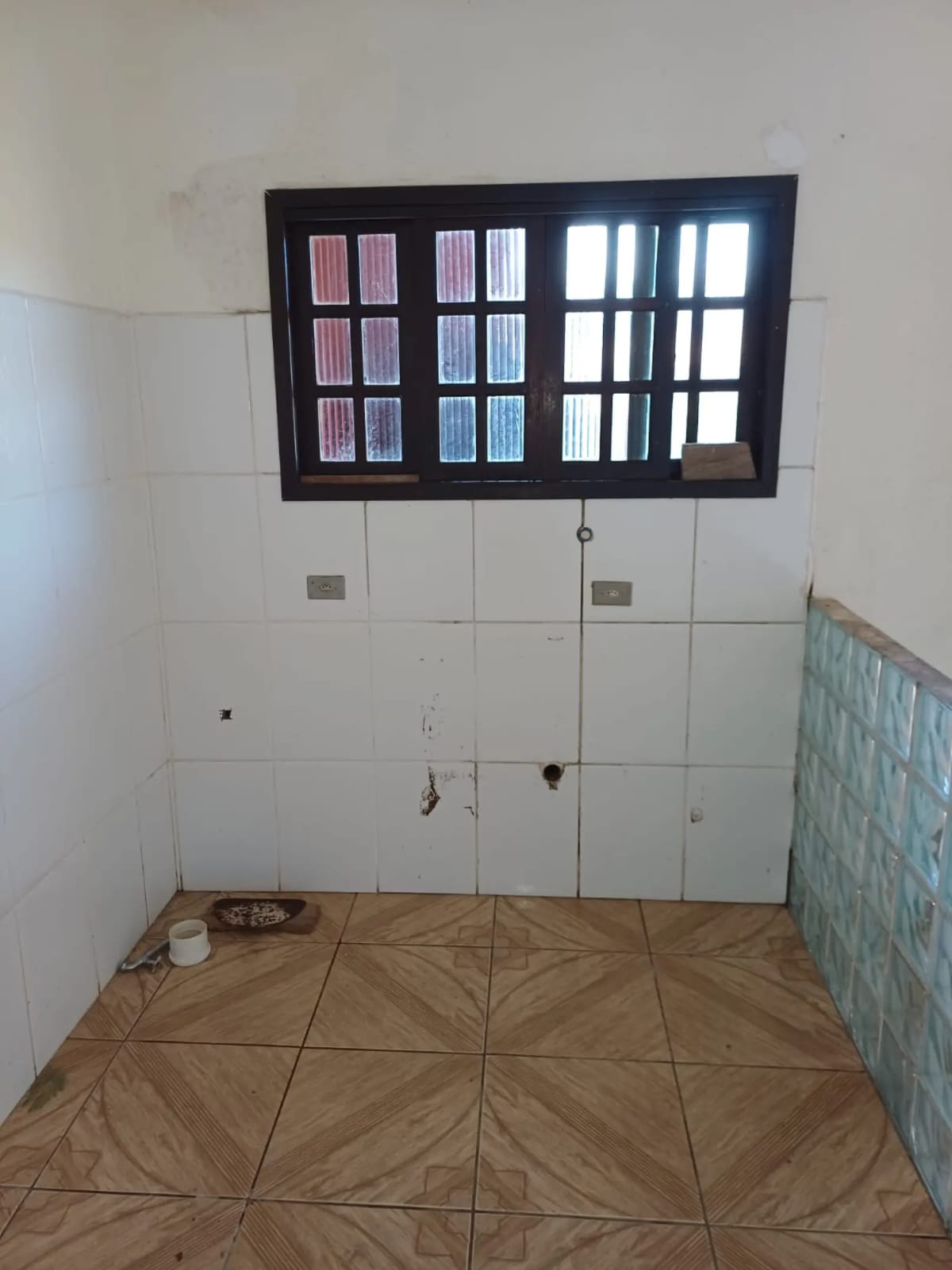 CASA NO JD. GUACYRA - ITANHAÉM - LADO MORRO - 300 METROS DA RODOVIA - foto 9