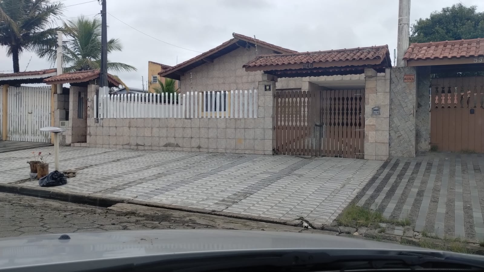 CASA NO JD. BOPIRANGA - ITANHAÉM - LADO PRAIA - 500 METROS DO MAR